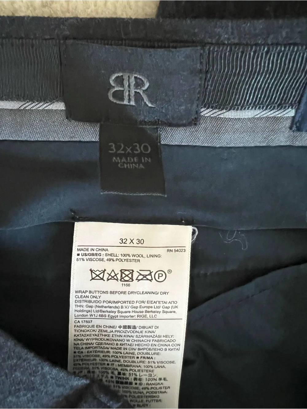 Banana Republic Italian Wool Suite - Jacket 42S & Pants 32x30, Taylored Slim Fit